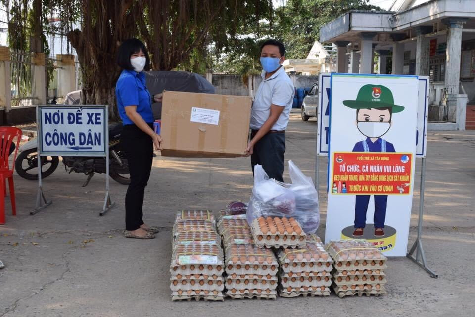 Phúc Thịnh tiên phong hỗ trợ các sản phẩm giấy tiện lợi cho các bệnh viện dã chiến, khu cách ly tuyến đầu Tiếp nối 'Hành trình của những chiếc ly giấy' đến vùng dịch ảnh 2