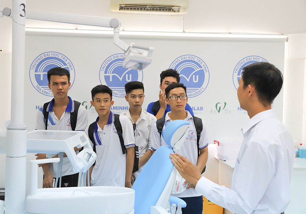 Sinh viên trường ĐH Trà Vinh trong giờ học. Trường ĐH Trà Vinh nhận hồ sơ xét học bạ đến ngày 15/8 ảnh 1