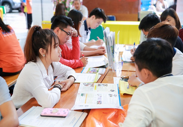 Làn sóng ồ ạt mở ngành mới chưa dừng lại mà vẫn còn tiếp diễn trong mùa tuyển sinh năm 2021. Thí sinh nên cẩn trọng với cuộc đua mở ngành mới ở các trường đại học ảnh 1