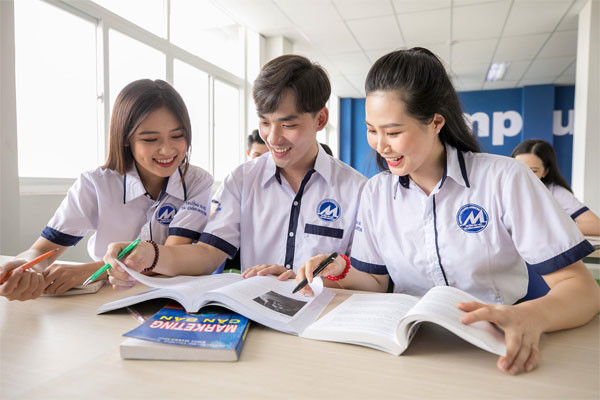 Sinh viên trường ĐH Tài chính Marketing đi học tập trung từ ngày 21/12/2020 theo lịch học quy định trong thời khóa biểu học kỳ cuối năm 2020. Trường đại học có thể tăng tiết dạy bù do nghỉ dịch COVID-19 ảnh 1
