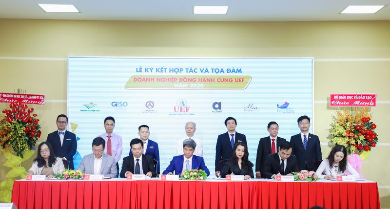 Trường ĐH Kinh tế Tài chính TP. HCM (UEF) cũng có hàng trăm doanh nghiệp ký kết hợp tác toàn diện, bền vững. Trường tuyển sinh tốt vì gắn đào tạo với doanh nghiệp ảnh 3