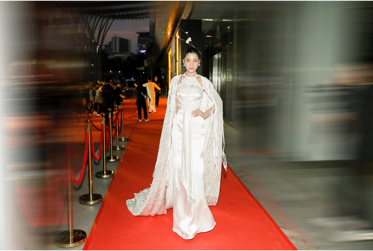 Người đẹp Cẩm Đan diện áo yếm gợi cảm kiêu kỳ ảnh 4