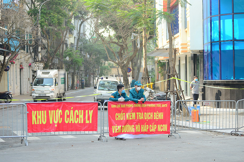 Cận cảnh khử khuẩn, xử lý rác thải trong khu cách ly ở Hà Nội ảnh 1