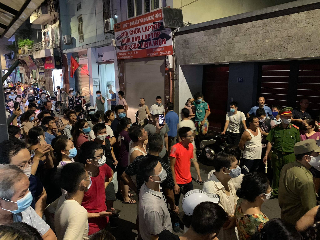 Cận cảnh khám xét nhà riêng Chủ tịch Hà Nội Nguyễn Đức Chung ảnh 6