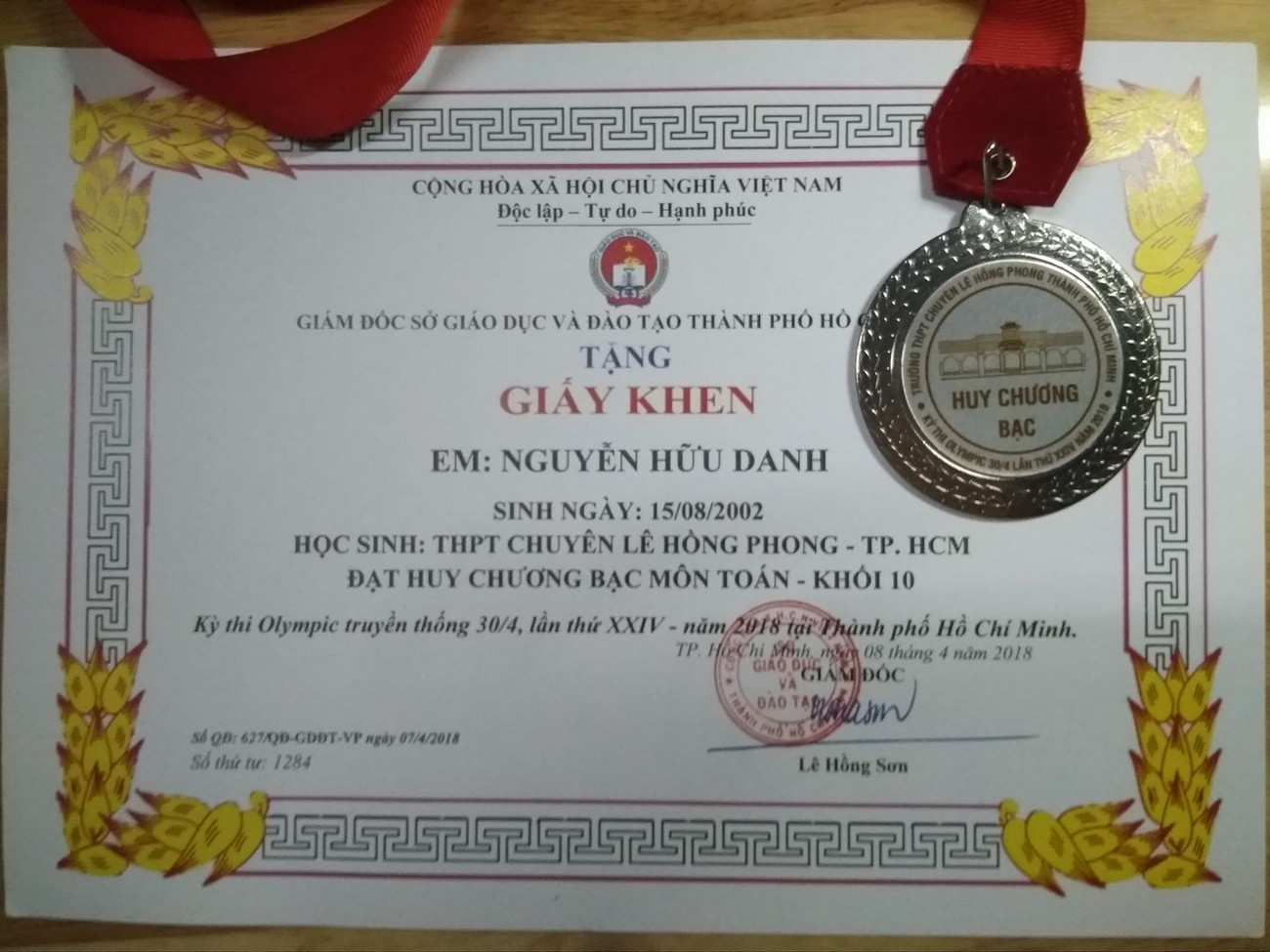 Danh thường nhận bằng khen từ trường về thành tích nổi trội của mình Bí kíp chinh phục khối A trong tầm tay của chàng trai đứng đầu bảng môn Toán ảnh 3