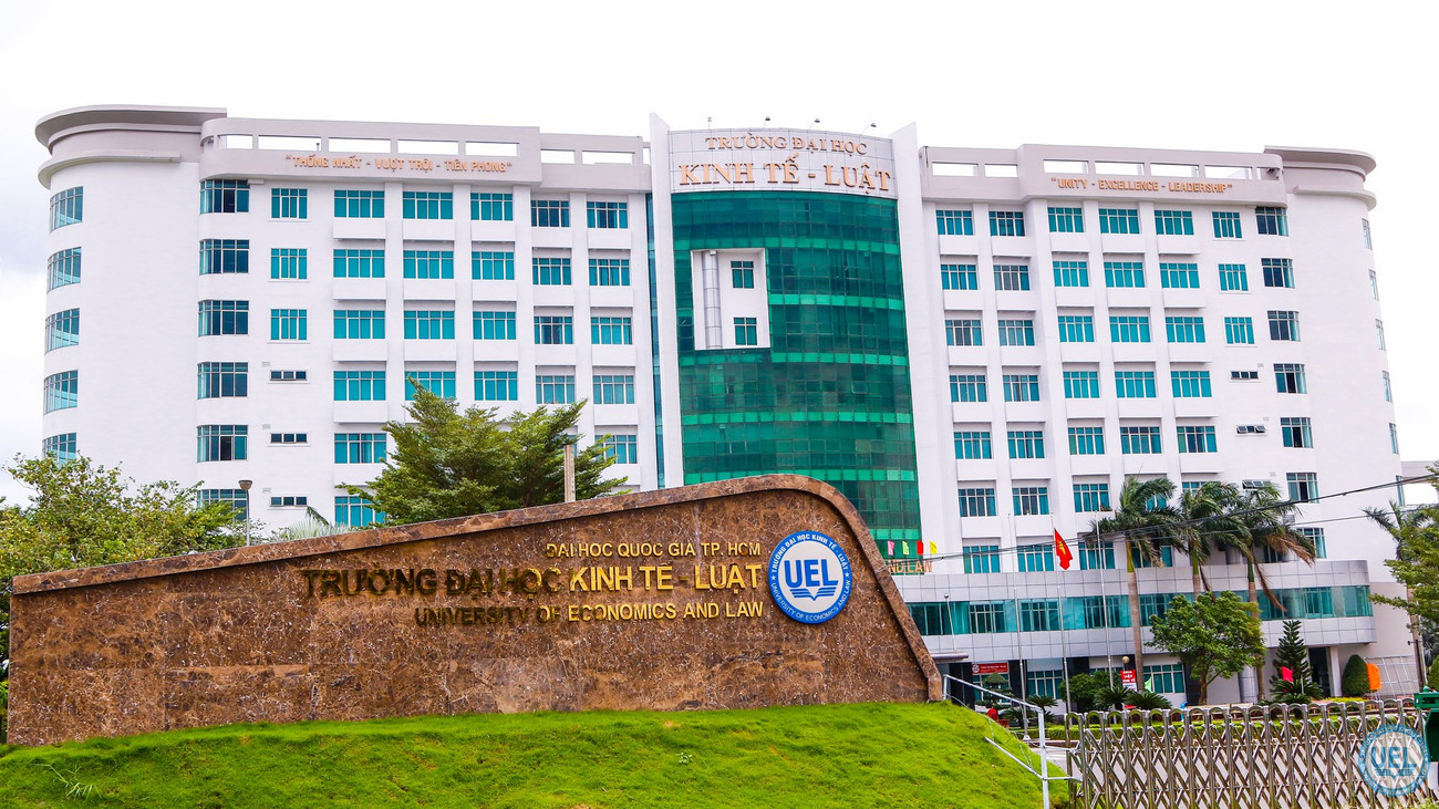 Đại học Kinh tế - Luật TP.HCM - Ảnh: Tổng hợp từ Internet Điểm chuẩn ĐH Kinh tế - Luật (TP.HCM): Thấp nhất 23 điểm, cao nhất 9,15 điểm/ môn ảnh 1