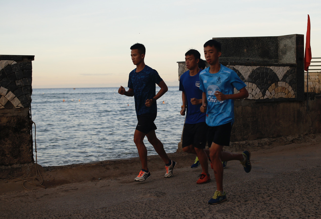 Các VĐV Đắk Lắk tập luyện từ 5h30. Tiền Phong Marathon: Rộn ràng đường chạy Lý Sơn từ tinh mơ ảnh 16
