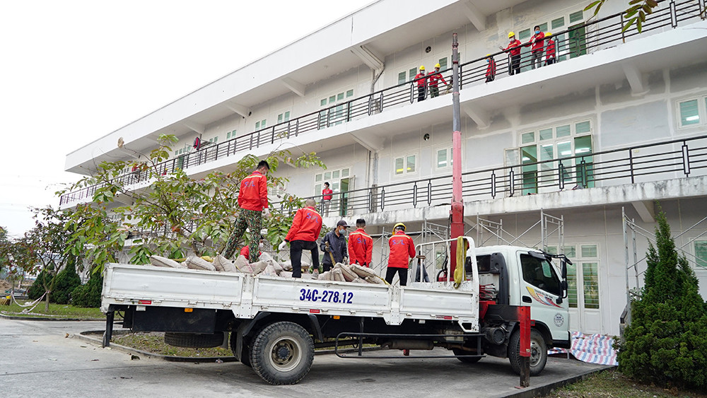 Bên trong bệnh viện dã chiến được lắp đặt thần tốc ở Hải Dương ảnh 7