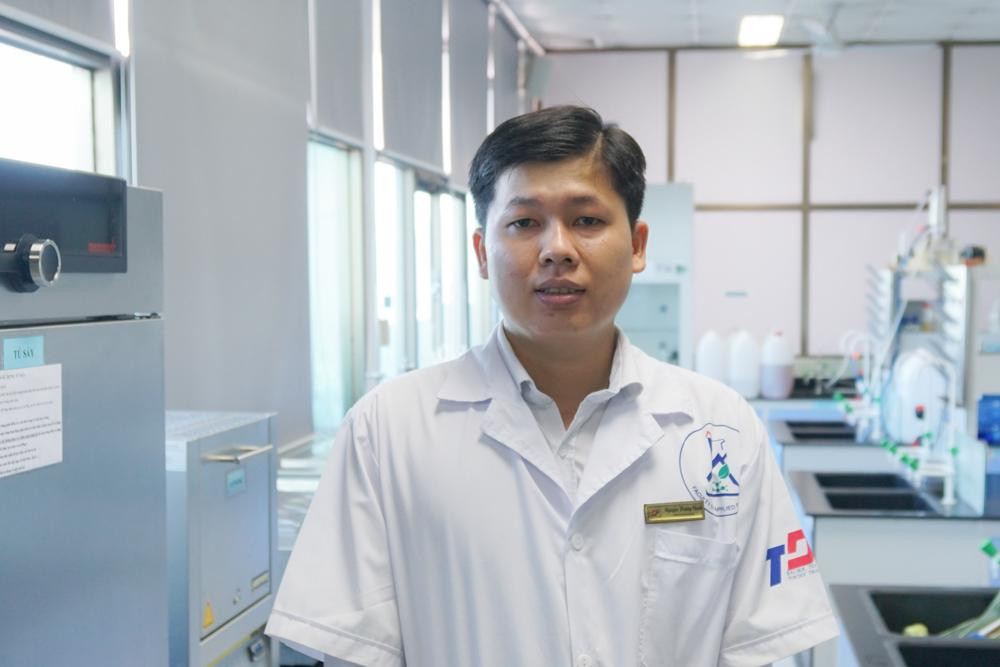 Qủa Cầu Vàng của Tiến sĩ 30 tuổi ảnh 2 Qủa Cầu Vàng của Tiến sĩ 30 tuổi ảnh 2
