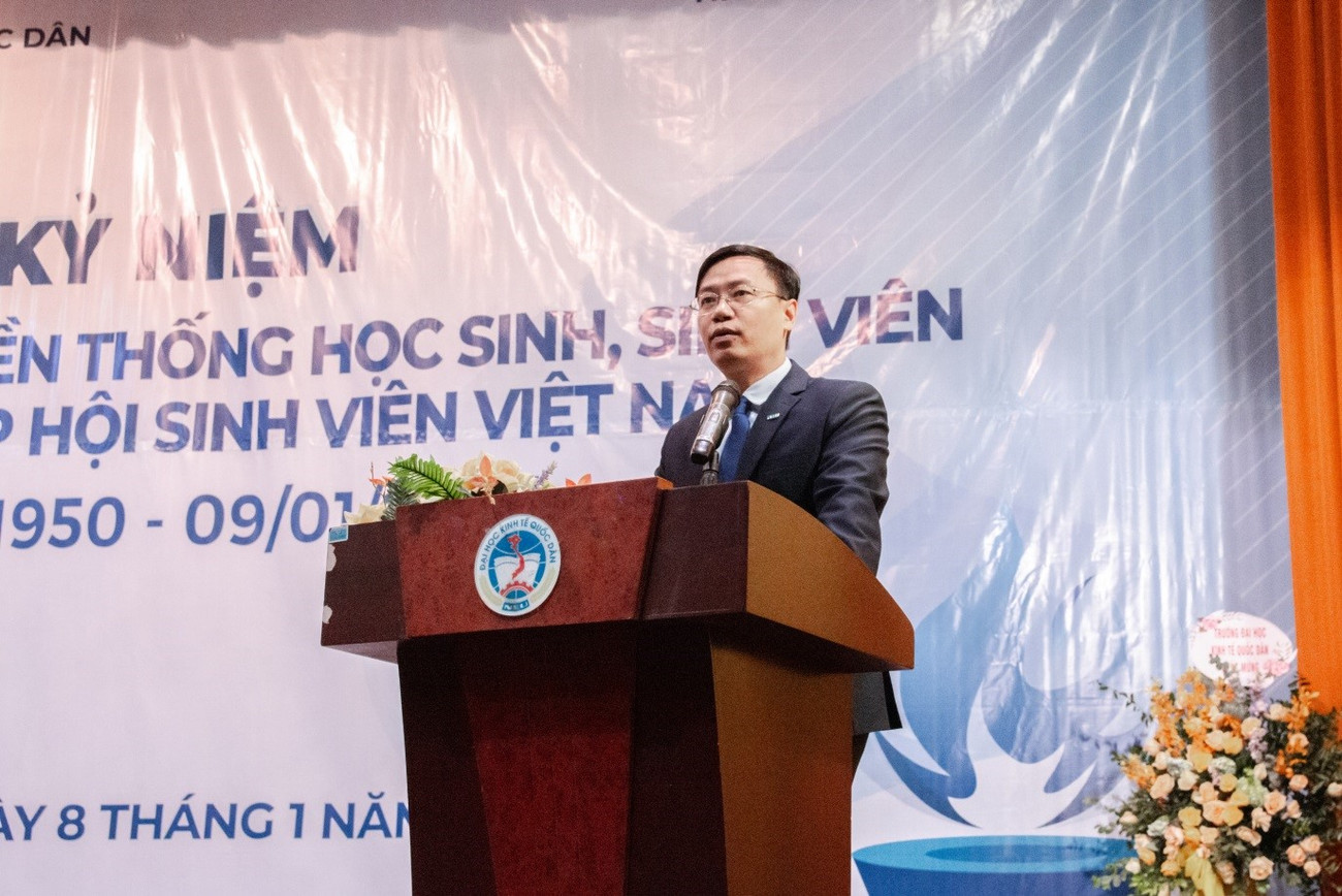 PGS.TS Bùi Đức Thọ - Phó Hiệu Trưởng Nhà trường phát biểu chúc mừng. “Ngày hội học sinh, sinh viên 9/1“: Ngọn lửa thắp sáng cho sinh viên rực cháy đam mê ảnh 1