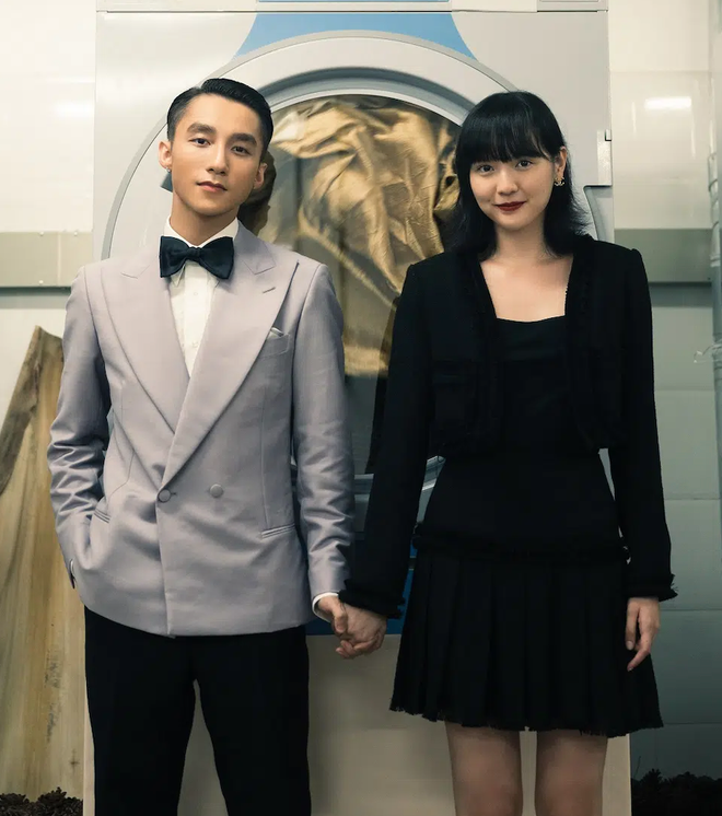 Tạo hình của người đẹp sinh năm 1997 trong MV "Chúng Ta Của Hiện Tại", cô vào vai bạn gái Sơn Tùng. Giữa cơn bão tẩy chay, hàng loạt group anti-fan của Hải Tú đồng loạt “bay màu”? ảnh 4