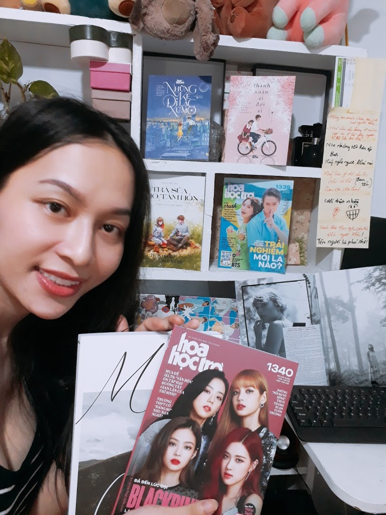 Hà An selfie cùng "bộ sưu tập" của nhà Hoa. Hà An (NALA) đăng clip “đập hộp” cực đáng yêu, thứ trong hộp khiến tất cả ngã ngửa ảnh 1