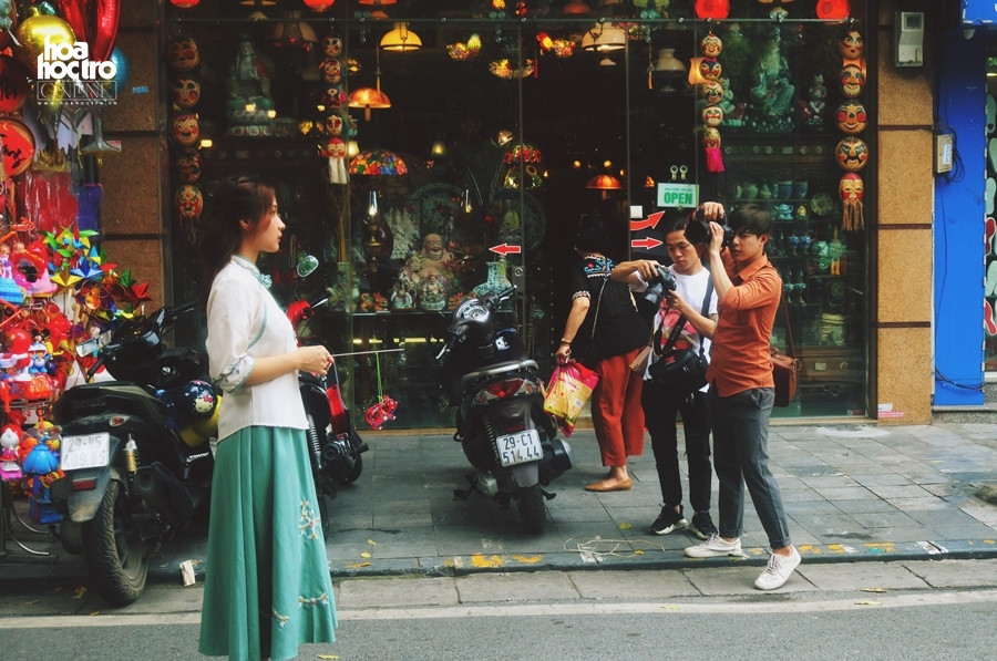 Phố Hàng Mã là địa điểm lý tưởng để chụp bộ ảnh Trung Thu Trung Thu này muốn chụp ảnh trên phố Hàng Mã, teen sẽ mất phí 50.000 đồng/ lần? ảnh 2