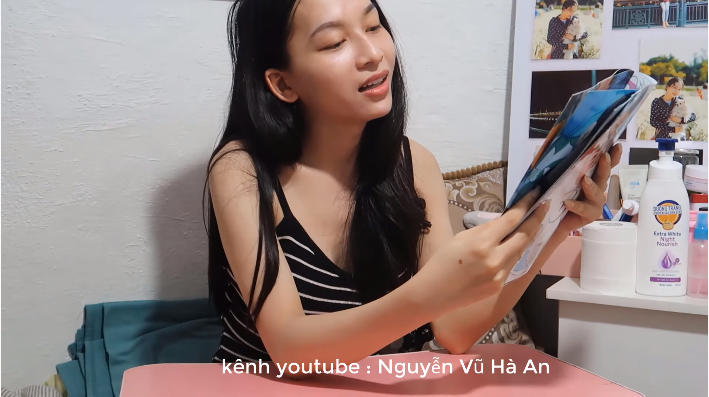 Khoảnh khắc cô nàng xem fanbook của BTS. Hà An (NALA) đăng clip “đập hộp” cực đáng yêu, thứ trong hộp khiến tất cả ngã ngửa ảnh 3