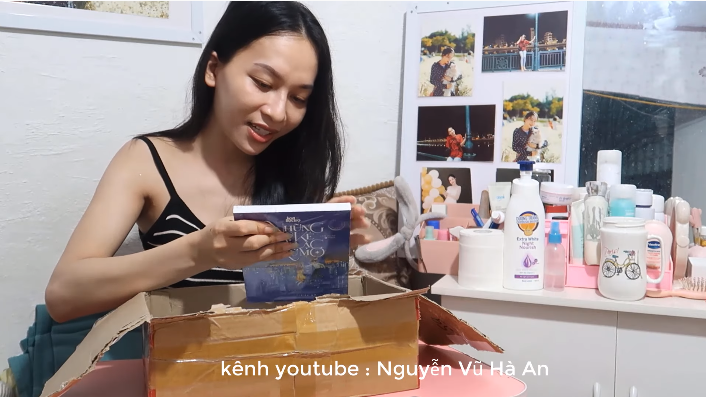Cô nàng chia sẻ rằng món quà này đặc biệt giống như đang nhận được một bức thư tay. Hà An (NALA) đăng clip “đập hộp” cực đáng yêu, thứ trong hộp khiến tất cả ngã ngửa ảnh 2
