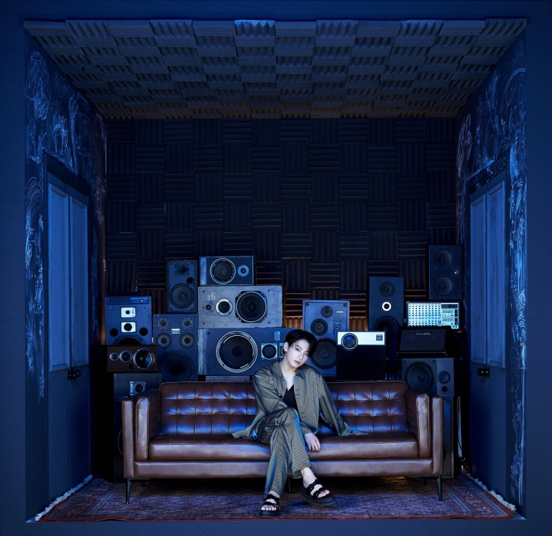 Ảnh teaser mà cũng có thể khiến cổ phiếu Big Hit tăng vọt, chỉ có thể là Jung Kook (BTS) ảnh 2