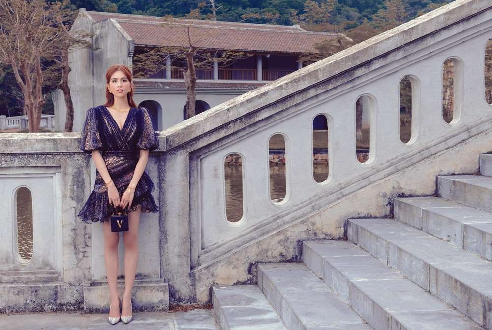 Bộ ảnh váy dạ hội mới của Ngọc Trinh đẹp long lanh nhưng địa điểm chụp lại gây tranh cãi ảnh 7