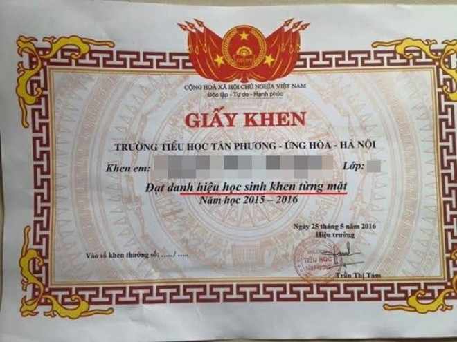 Năm 2016, đã có trường tặng giấy khen từng mặt cho học sinh. Bộ trưởng Phùng Xuân Nhạ: Không lạm dụng giấy khen vì dễ tác dụng ngược ảnh 1