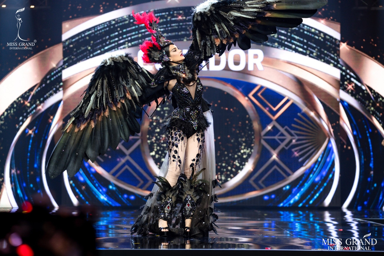 Những ‘đối thủ’ của Ngọc Thảo trong phần thi trang phục dân tộc độc đáo cỡ nào? ảnh 7