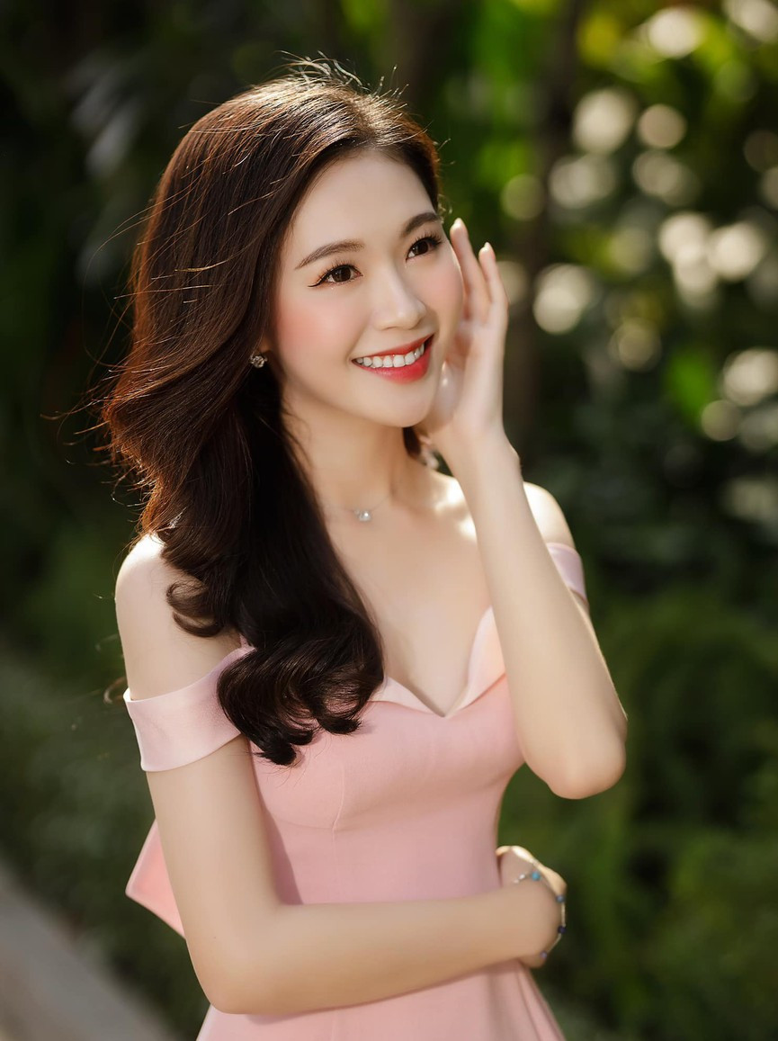 Hai người đẹp giành danh hiệu được yêu thích nhất của Hoa hậu Việt Nam là ai? ảnh 9