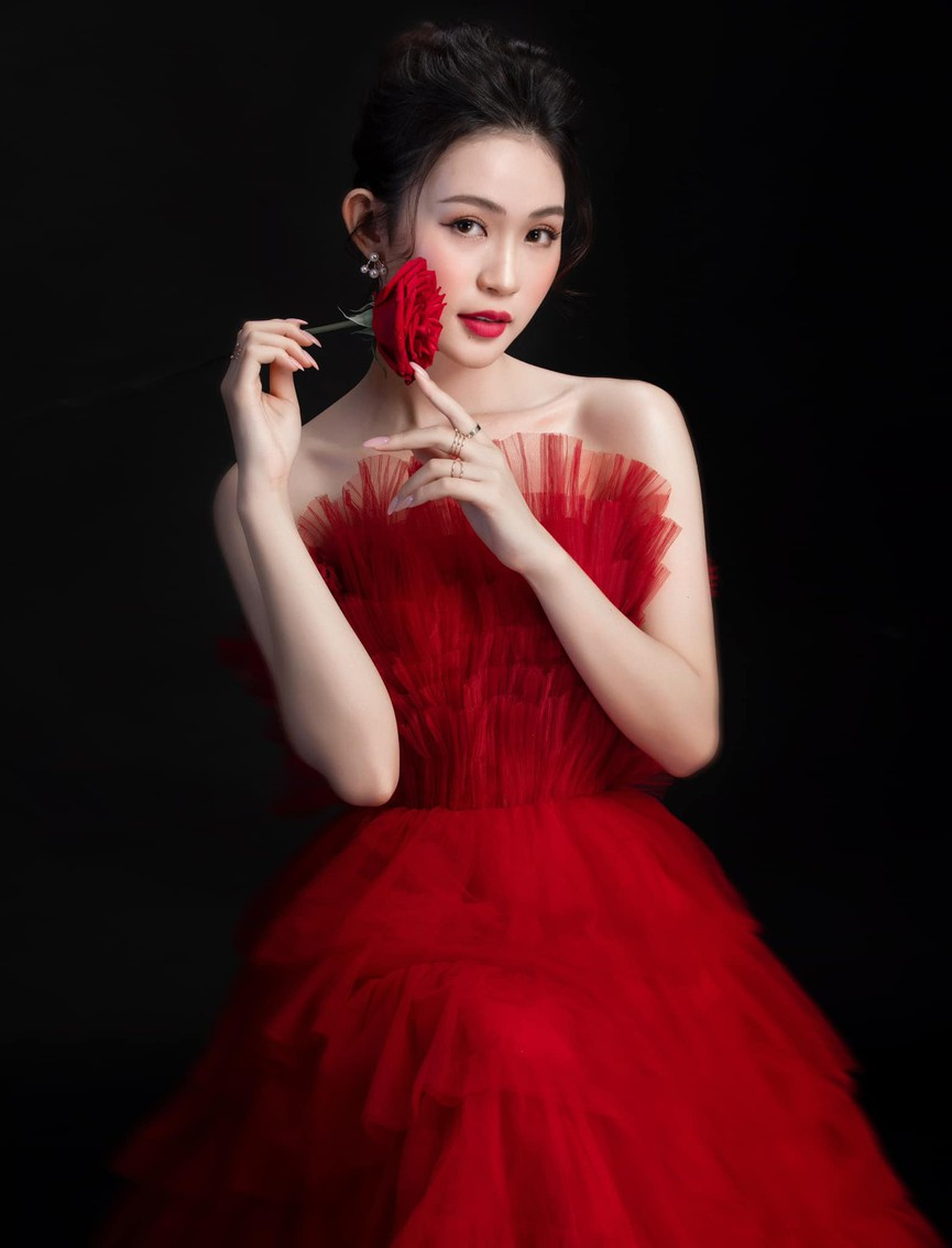 Hai người đẹp giành danh hiệu được yêu thích nhất của Hoa hậu Việt Nam là ai? ảnh 11