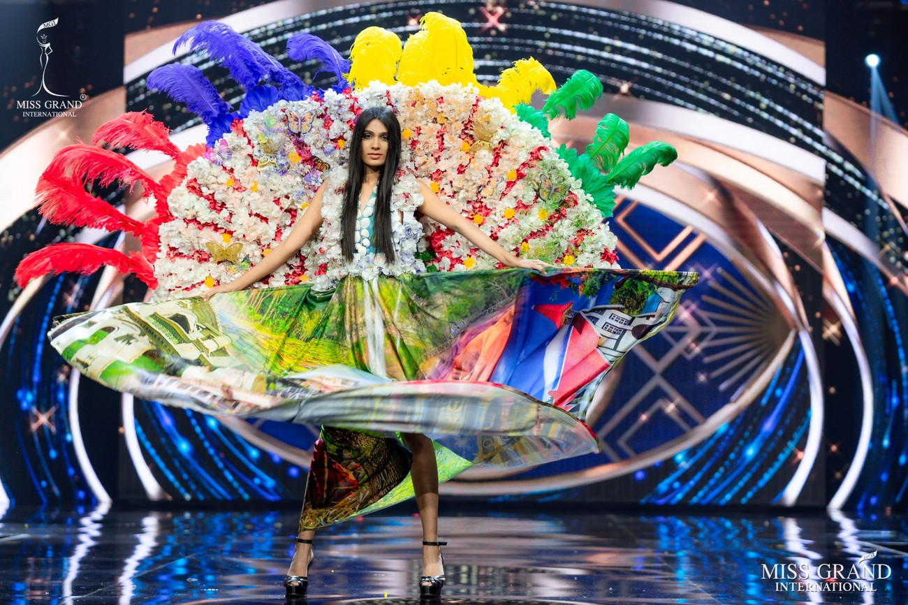 Những ‘đối thủ’ của Ngọc Thảo trong phần thi trang phục dân tộc độc đáo cỡ nào? ảnh 10