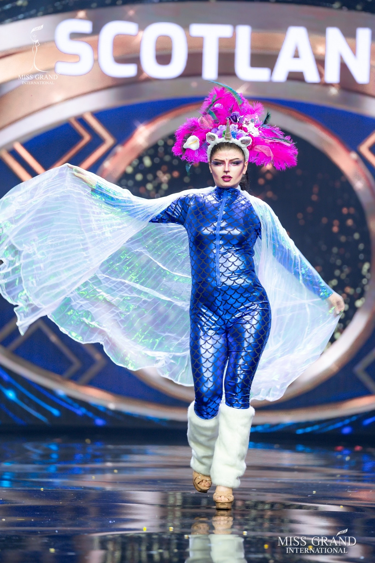 Những ‘đối thủ’ của Ngọc Thảo trong phần thi trang phục dân tộc độc đáo cỡ nào? ảnh 18