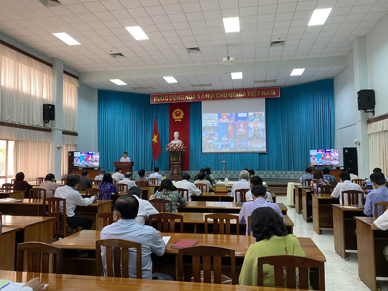 Quang cảnh cuộc họp. Có đường dây đưa người nhập cảnh trái phép từ Campuchia vào Việt Nam? ảnh 2