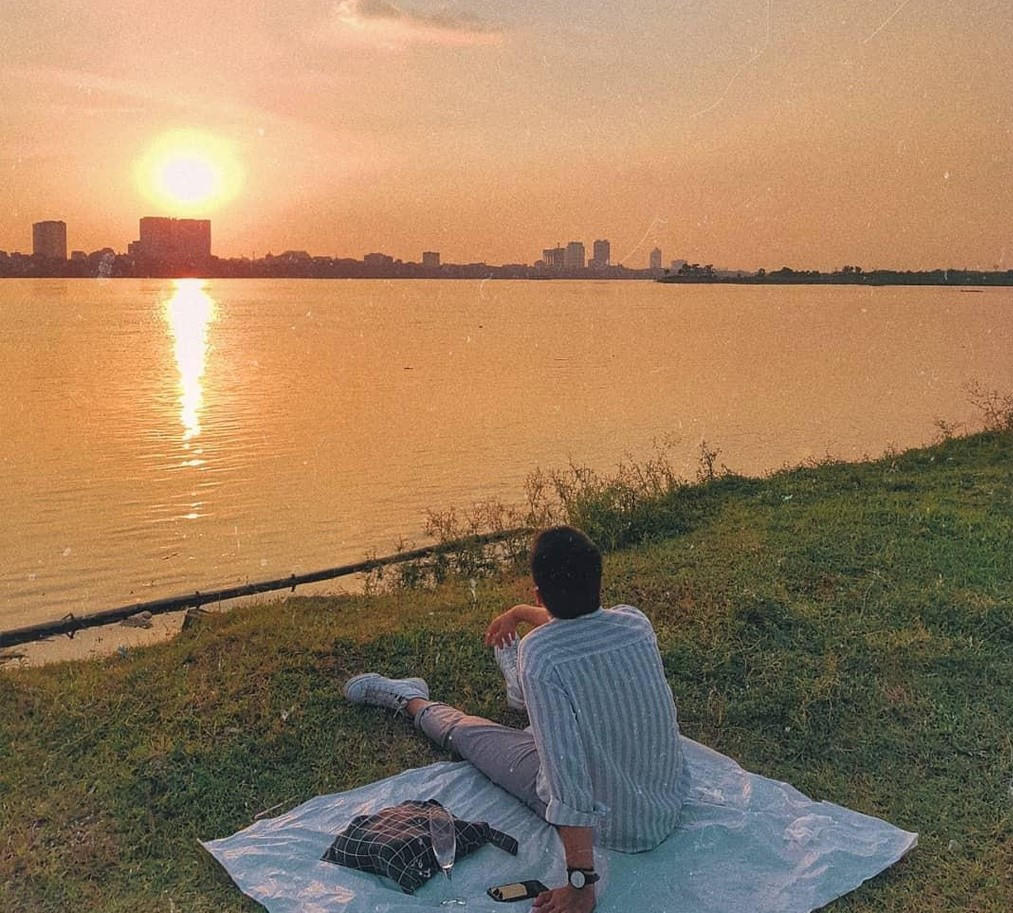 Gác lại âu lo, cùng ngắm hoàng hôn tại những địa điểm cực “chill” tại Hà Nội ảnh 10