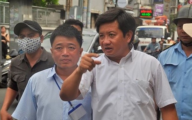 Ông Đoàn Ngọc Hải trong một lần xuống đường "đòi" lại vỉa hè cho người đi bộ Ông Đoàn Ngọc Hải sẽ nhận trợ cấp thôi việc hơn 100 triệu đồng ảnh 6