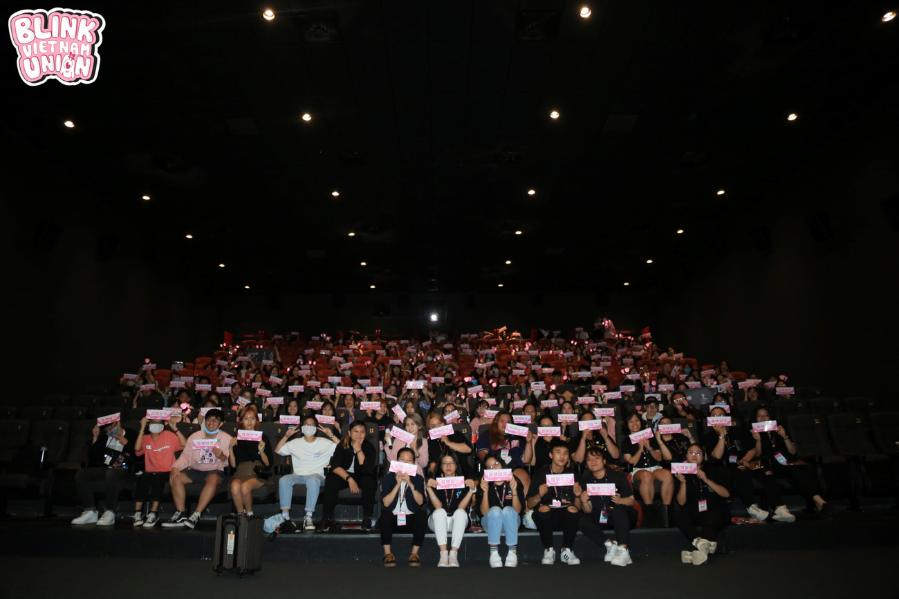 BLINKs TP.HCM vô cùng "nhiệt" và "cháy" hết mình tại sự kiện. Ảnh: Blink Vietnam Union BLINKs Sài Gòn mừng sinh nhật muộn của BLACKPINK với quy mô “mini concert“ ảnh 4