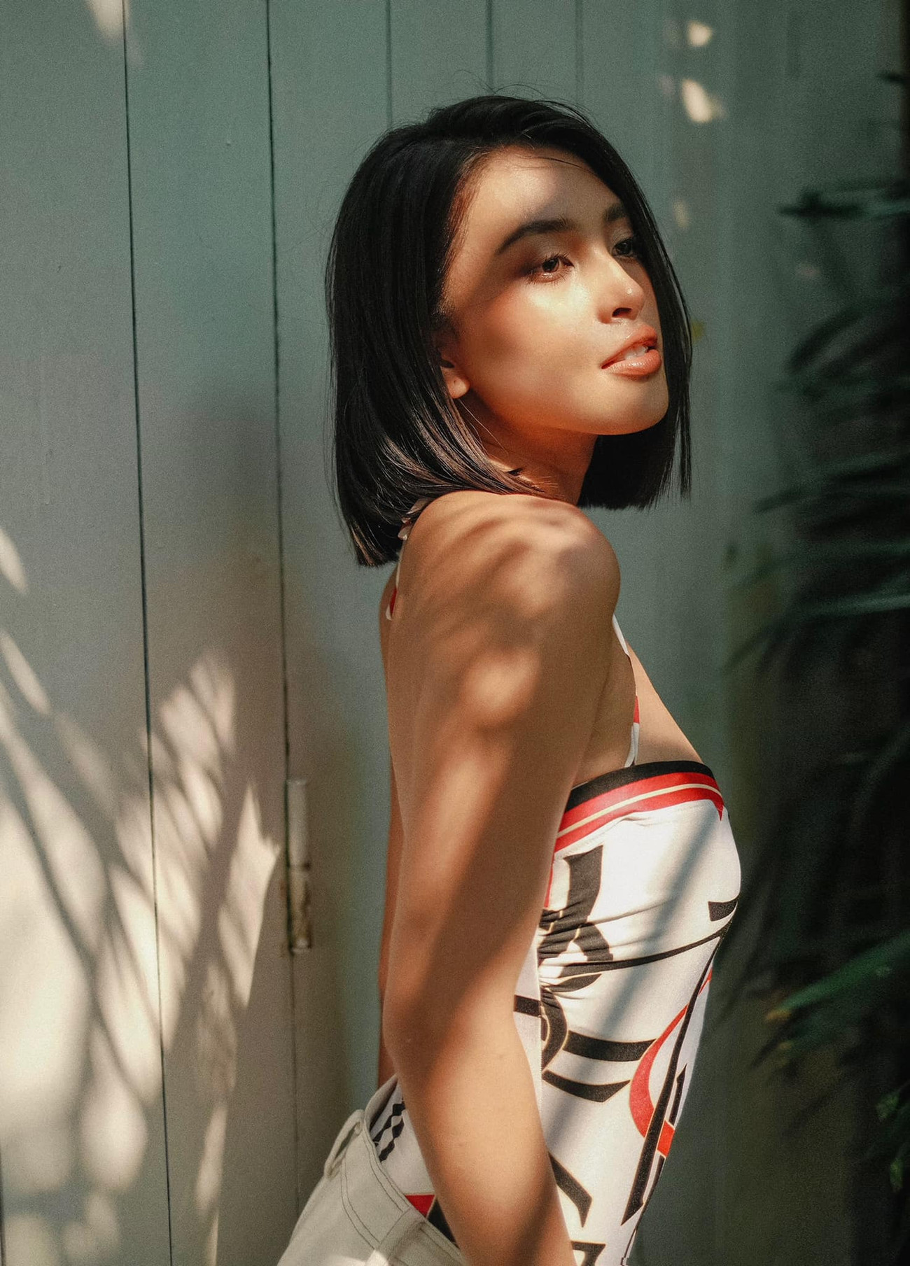 Hoa hậu Đỗ Thị Hà diện váy vàng gold cắt xẻ sexy, khoe loạt thần thái 'đỉnh cao' ảnh 7