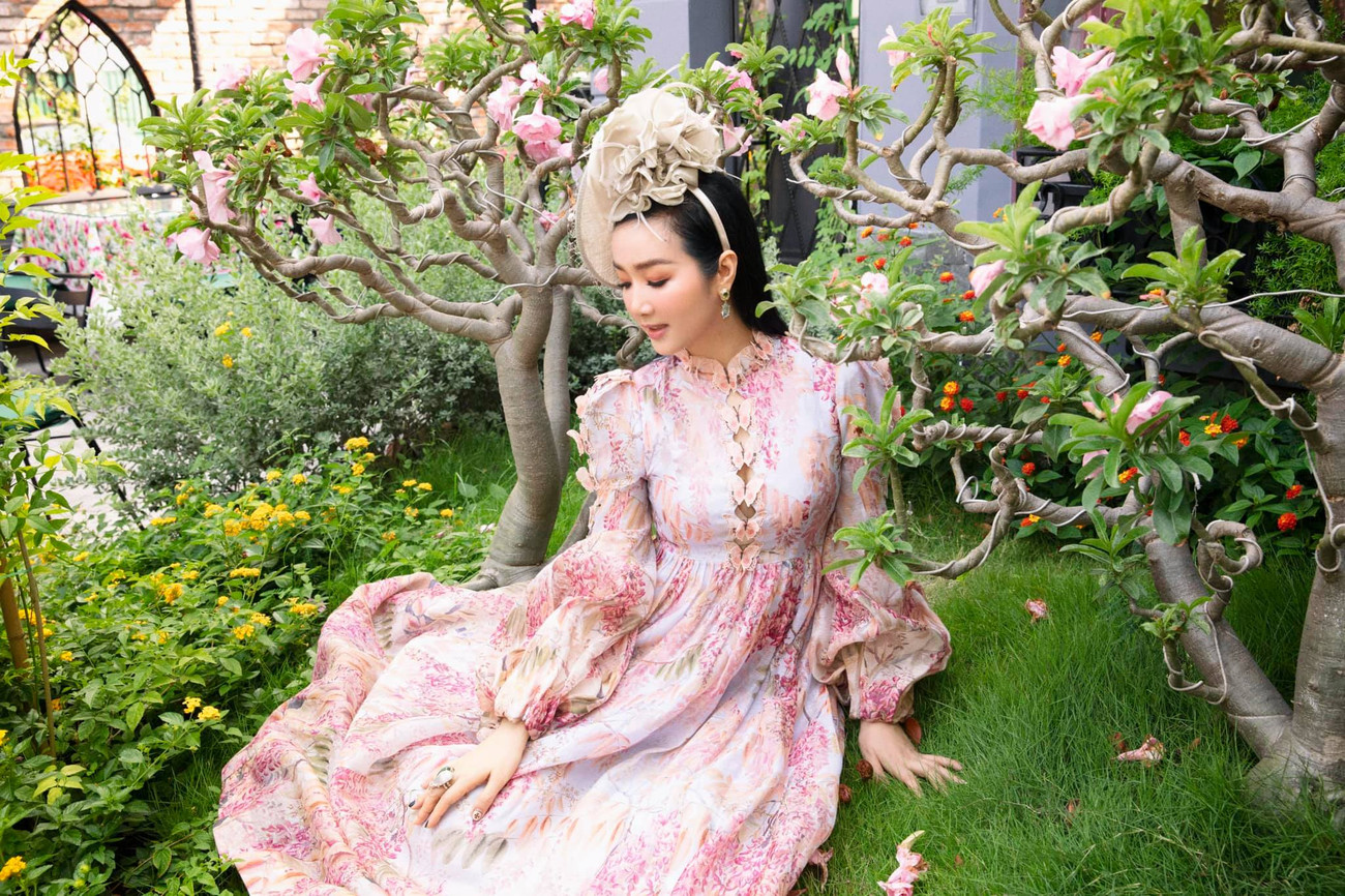 Hoa hậu Đỗ Thị Hà diện váy vàng gold cắt xẻ sexy, khoe loạt thần thái 'đỉnh cao' ảnh 14