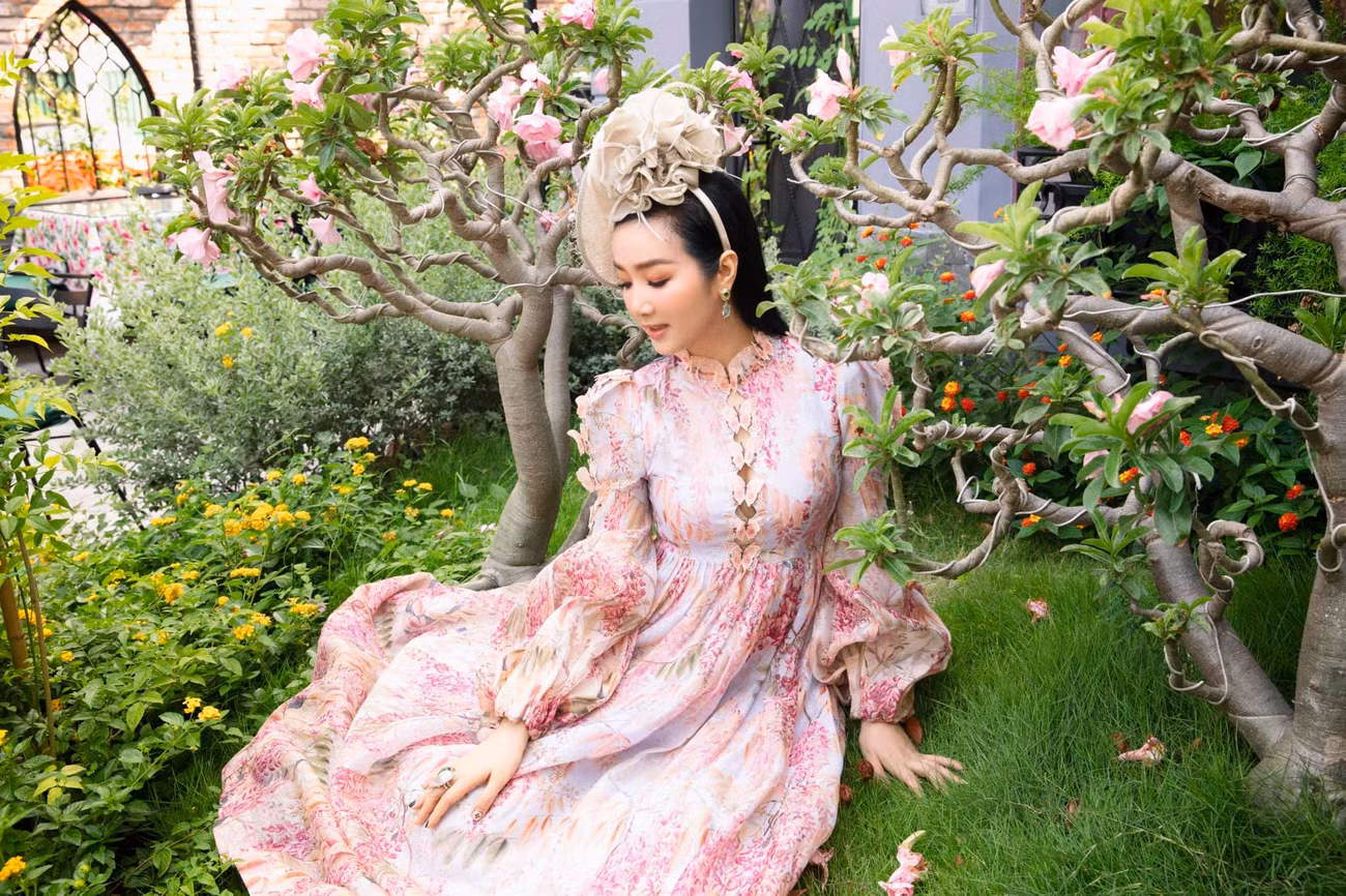 Hoa hậu Đỗ Thị Hà diện váy vàng gold cắt xẻ sexy, khoe loạt thần thái 'đỉnh cao' ảnh 14