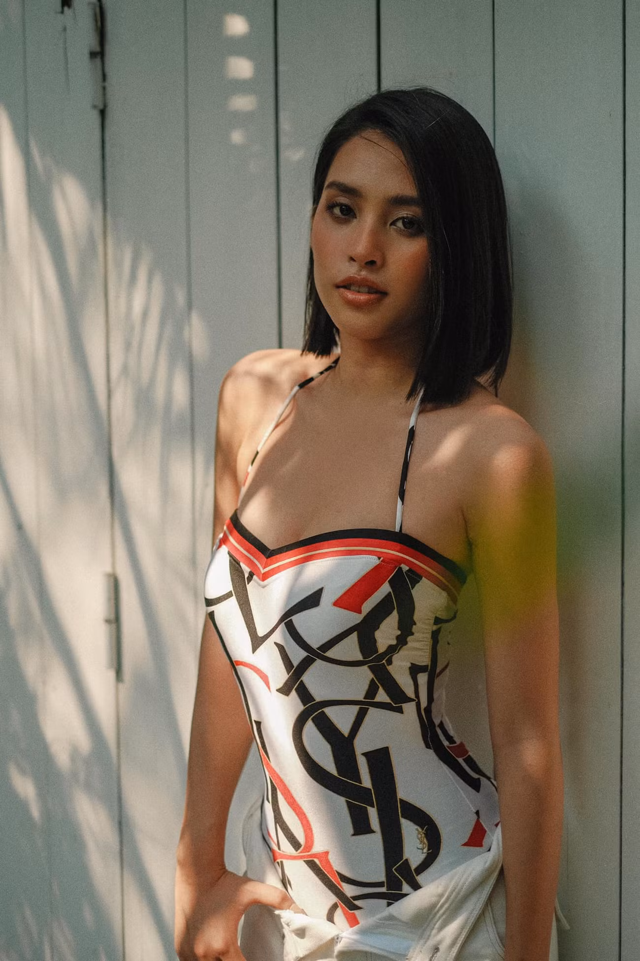 Hoa hậu Đỗ Thị Hà diện váy vàng gold cắt xẻ sexy, khoe loạt thần thái 'đỉnh cao' ảnh 8