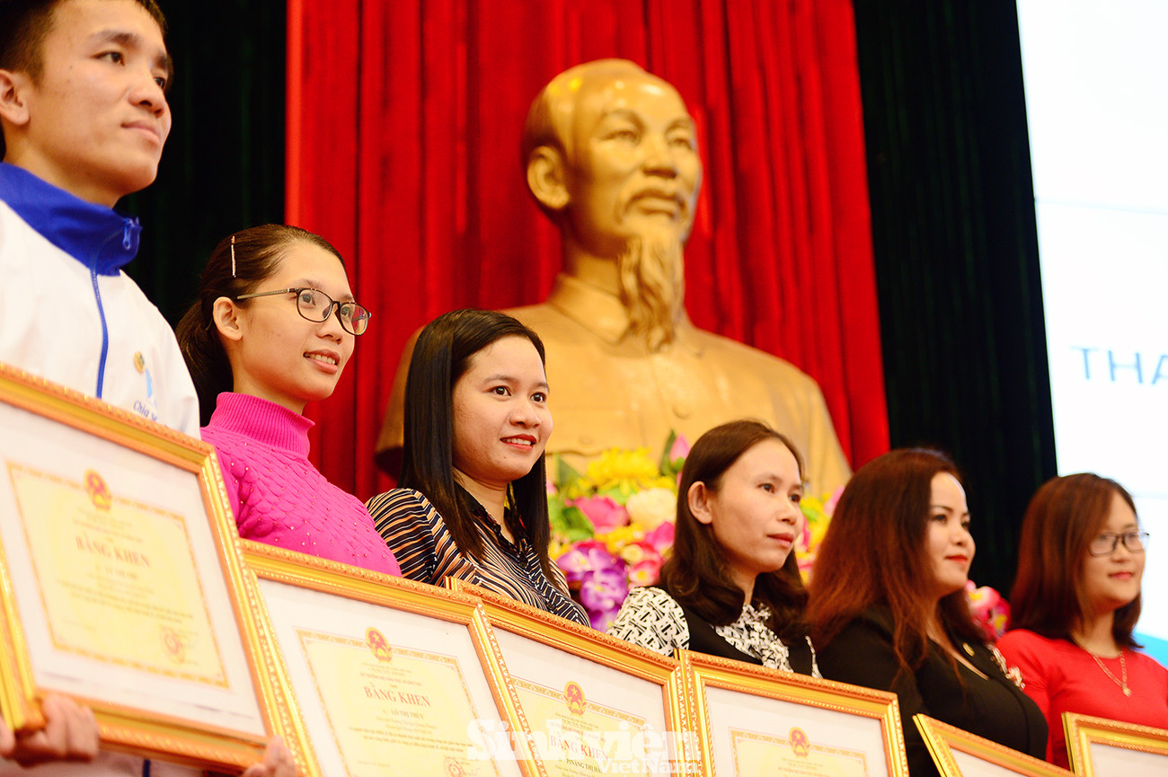 63 thầy cô giáo nhận bằng khen từ lãnh đạo Bộ GD - ĐT. Những mong mỏi của giáo viên dân tộc thiểu số cắm bản ảnh 5