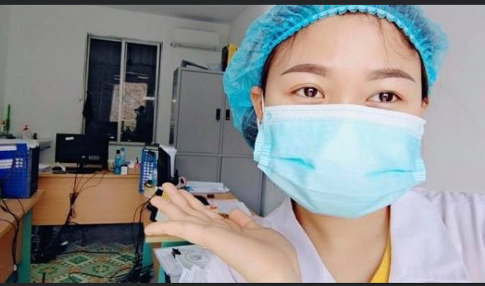 Nữ sinh viên trường CĐ Dược T.Ư - Hải Dương tình nguyện ở lại hỗ trợ tại bệnh viện dã chiến ĐH KTYT Hải Dương. Những tâm sự của sinh viên tình nguyện trong tâm dịch COVID-19 tại Hải Dương ảnh 1