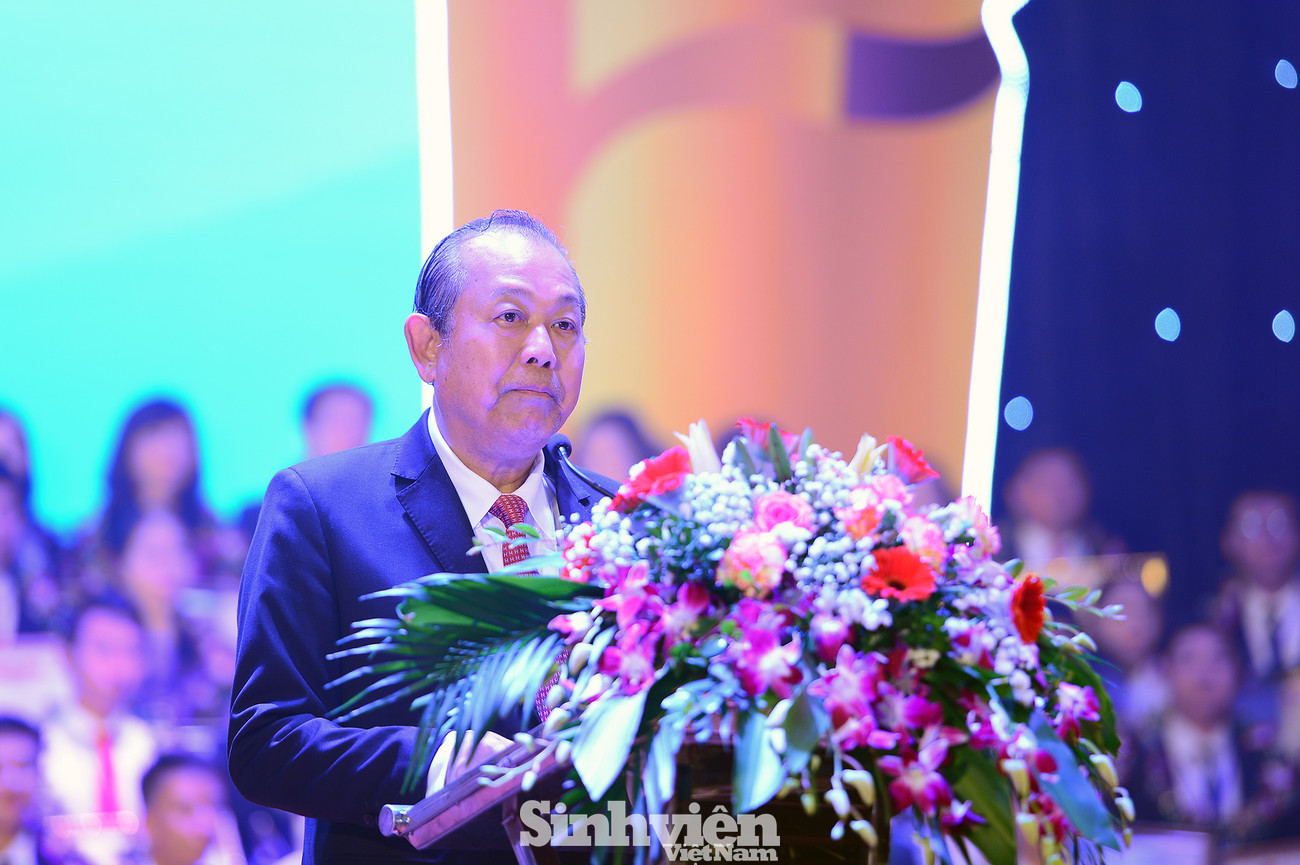 Phó Thủ tướng thường trực Trương Hòa Bình phát biểu tại lễ tuyên dương nhà giáo trẻ tiêu biểu năm 2020. Mỗi tấm gương thầy, cô giáo trẻ tiêu biểu là một câu chuyện đẹp ảnh 2