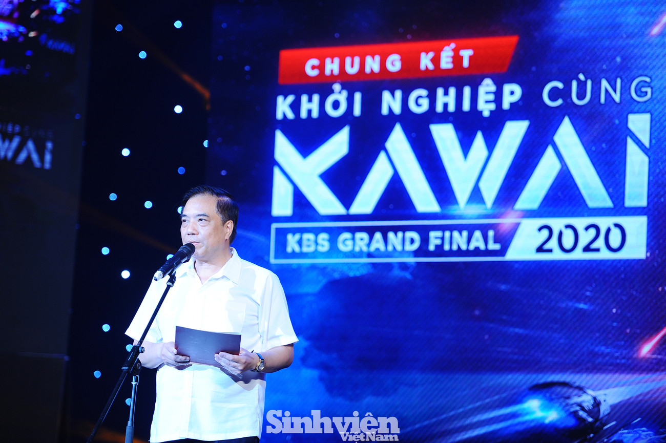 PGS.TS. Bùi Anh Tuấn, Hiệu trưởng trường ĐH Ngoại thương phát biểu tại đêm Chung kết. Dự án Game cho thương hiệu giành Quán quân "Khởi nghiệp cùng Kawai 2020" ảnh 2