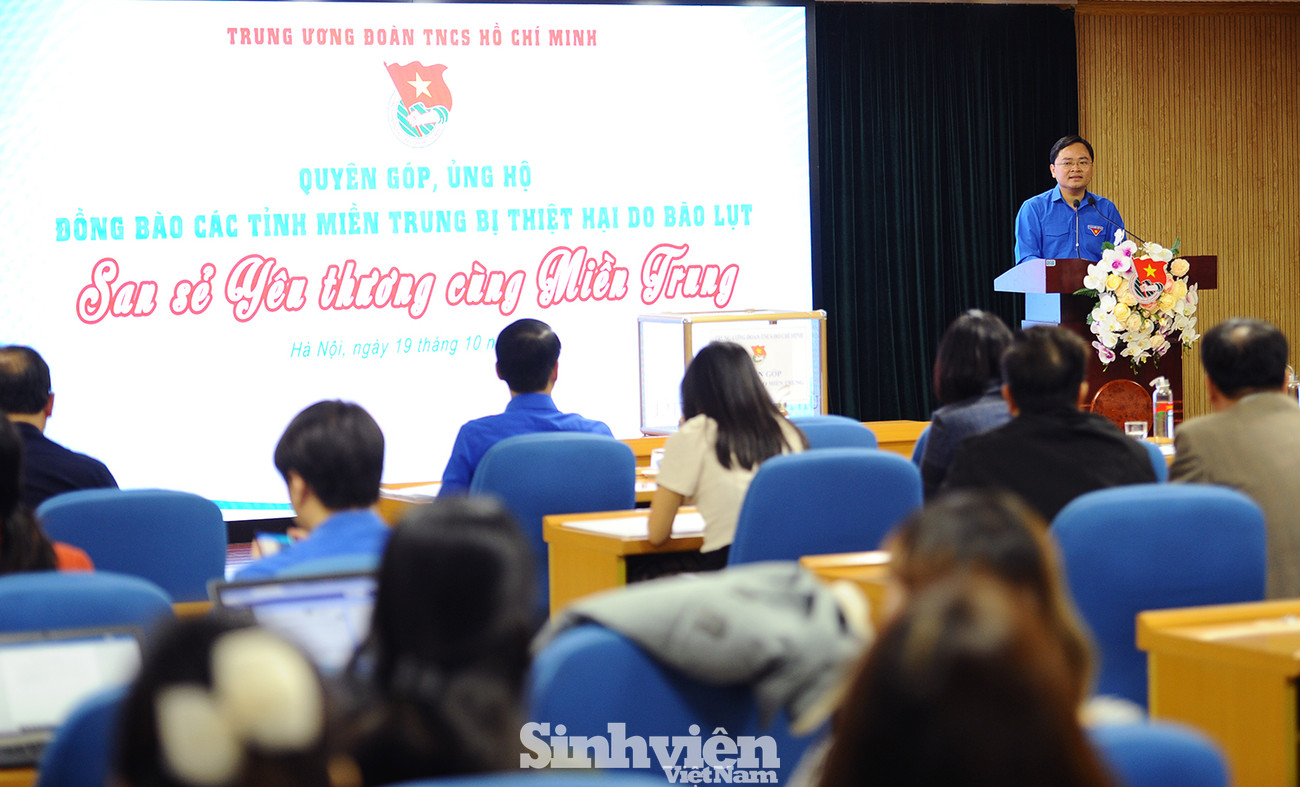 Anh Nguyễn Anh Tuấn, Bí thư thường trực T.Ư Đoàn, Chủ tịch Hội LHTN Việt Nam phát động quyên góp tại chương trình. T.Ư Đoàn quyên góp ủng hộ đồng bào miền Trung hơn 20 tỉ đồng ảnh 1