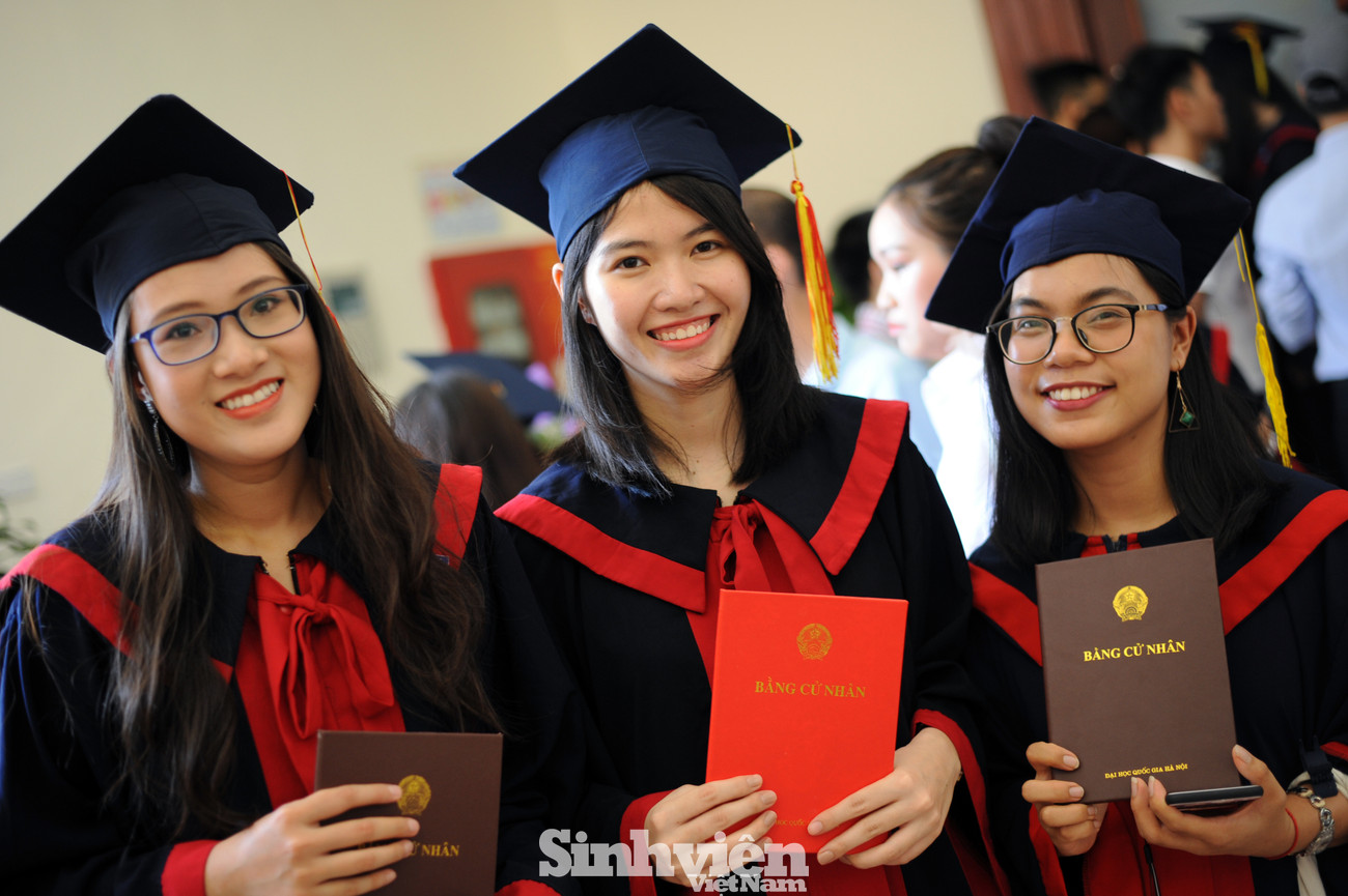Sinh viên trường ĐH Ngoại ngữ (ĐHQG Hà Nội) tại Lễ nhận bằng tốt nghiệp. Ảnh: DƯƠNG TRIỀU ĐHQG Hà Nội: Điều chỉnh phương án tuyển sinh đại học chính quy năm 2020 ảnh 1