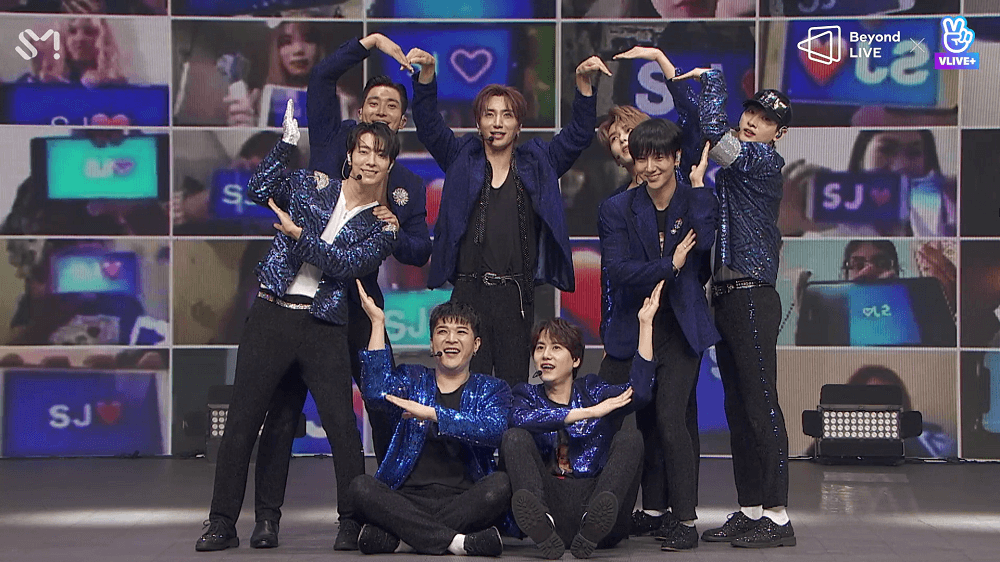 Suju làm tim tặng fan. Đưa Choi Siwon khổng lồ lên sân khấu, concert online của SUPER JUNIOR phá kỷ lục “bắn tim“ ảnh 2