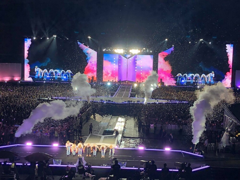 Những giây phút cuối cùng tại concert. ARMY Việt rưng rưng nhớ lại concert cuối của BTS World Tour “Love Yourself” ở Bangkok ảnh 3