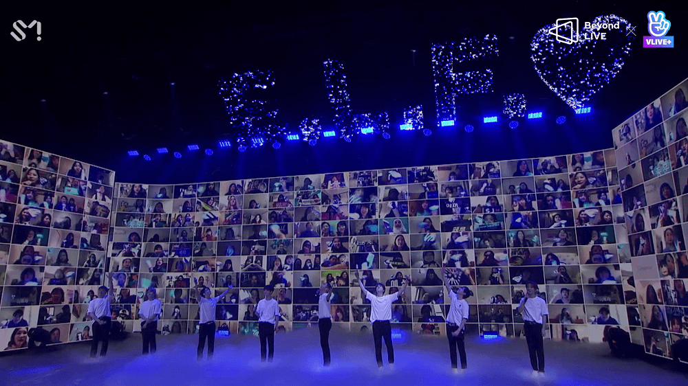 Tên của E.L.F lung linh trên sân khấu. Đưa Choi Siwon khổng lồ lên sân khấu, concert online của SUPER JUNIOR phá kỷ lục “bắn tim“ ảnh 1