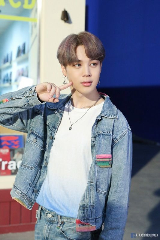 Ảnh: BTS official facebook Tặng Jimin (BTS) món quà sinh nhật siêu đặc biệt, fan Việt “đốn tim” cả fan quốc tế ảnh 2