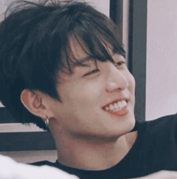 Khuôn mặt mộc càng thêm đáng yêu khi anh chàng cười tươi. Đỉnh như Jungkook (BTS), đến mặt mộc cũng đẹp hết phần thiên hạ ảnh 8