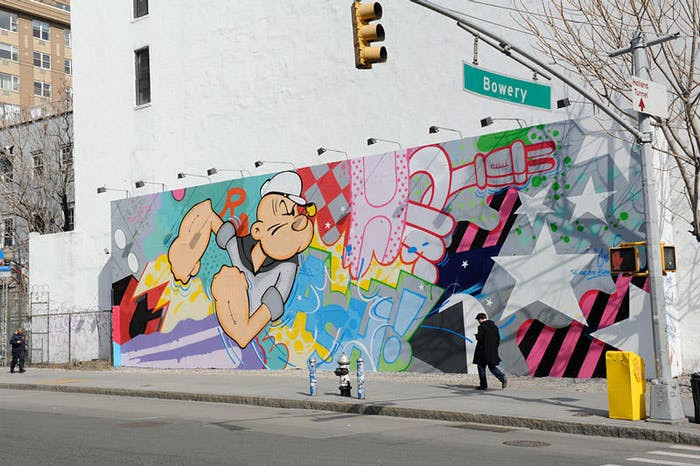Với những tác phẩm street art chín chắn và hấp dẫn, nó còn được đề xuất để mang lại tác dụng tái tạo trên một khu phố cũ, những nơi bỏ đi. Street Art - nghệ thuật đáng ngưỡng mộ hay “kẻ phá hoại cảnh quan đô thị”? ảnh 6