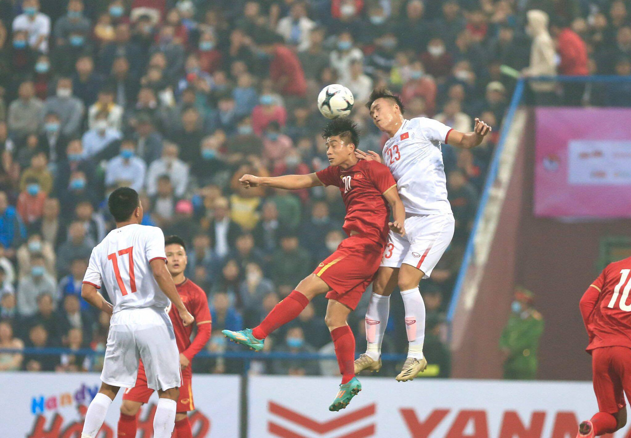 Đội tuyển Việt Nam bị U22 Việt Nam cầm hoà 2-2 trên sân Việt Trì Ông Park: 'V-League 70% CLB dùng tiền đạo ngoại thì tuyển Việt Nam lấy đâu tiền đạo giỏi?' ảnh 1