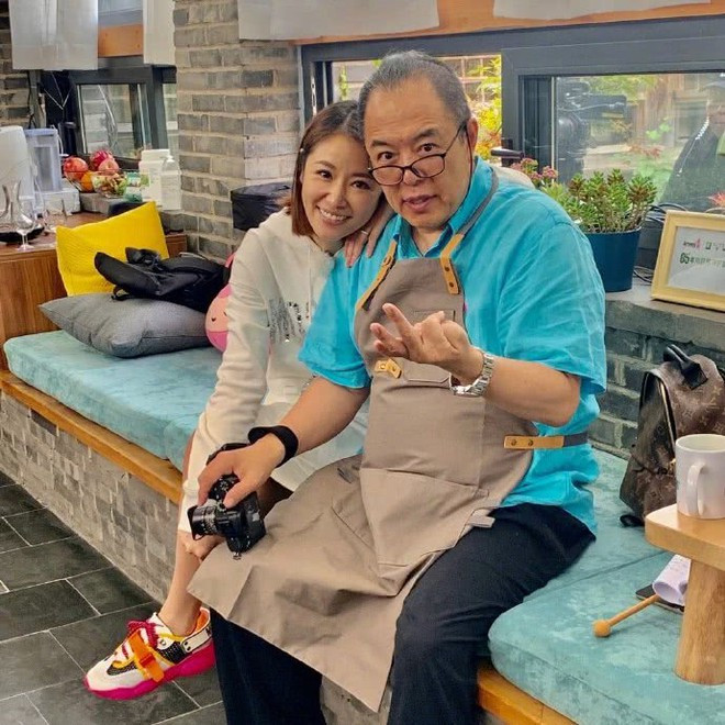 Lâm Tâm Như tái ngộ "Hoàng A Mã" sau hơn 20 năm. Lâm Tâm Như tái ngộ ‘Hoàng A Mã’ Trương Thiết Lâm sau hơn 20 năm ảnh 2