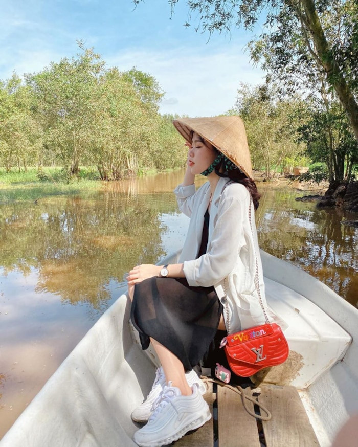 Quai nón cũng phải Louis Vuiton mới chịu Bạn gái mới Quang Hải gây “choáng” vì gia thế giàu sang, là “tay chơi” hàng hiệu kín tiếng ảnh 8